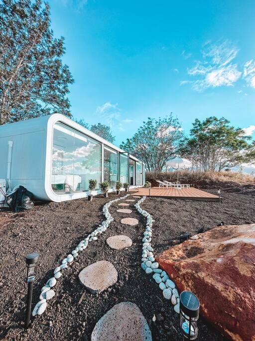 Modern Off Grid Tiny Home! Халейва Экстерьер фото