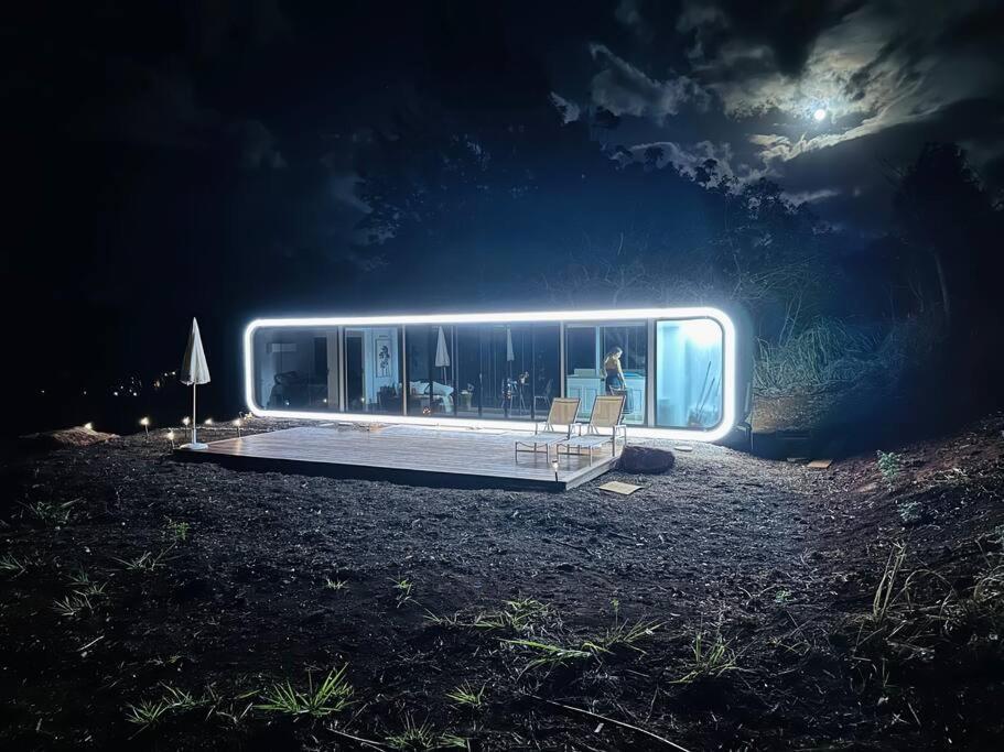 Modern Off Grid Tiny Home! Халейва Экстерьер фото